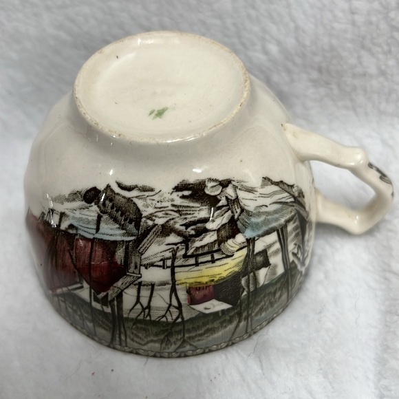 Vintage Johnson Bros The Friendly Village Tea Cup & Saucer made in England - Picture 6 of 10